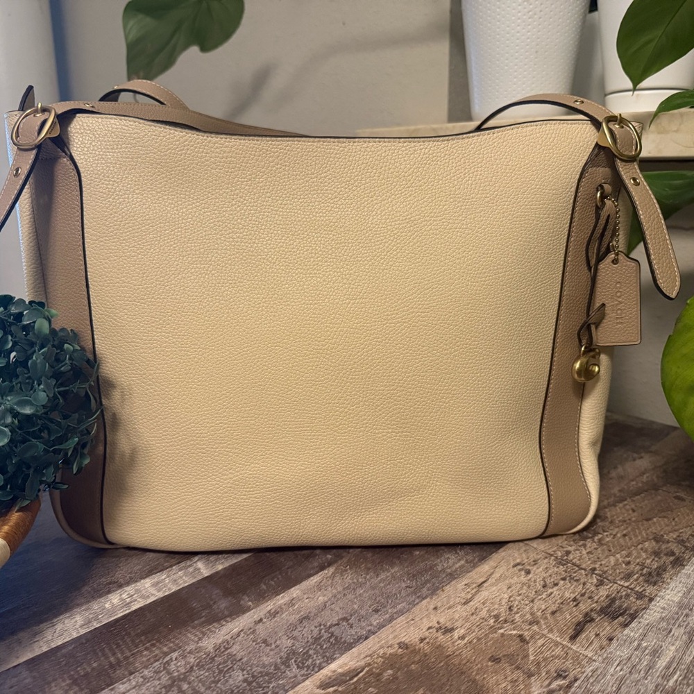 👜 Coach Alana Tote in Colorblock – Chalk & Taupe Pebbled Leather ✨
